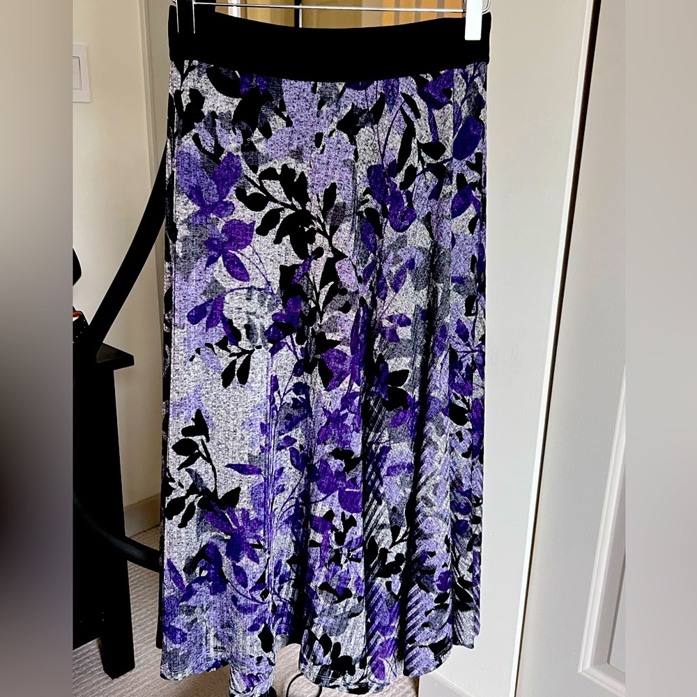 Calvin Klein new without tags floral skirt medium.